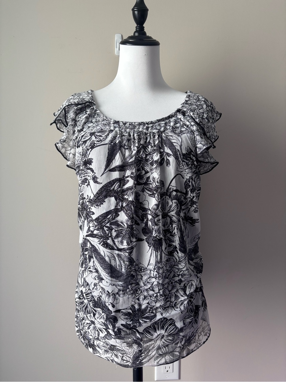 New York & Company Black and White Floral Ruffle Sleeve Blouse